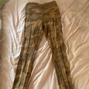 Brown Camo Lululemon Leggings 28inch size 4